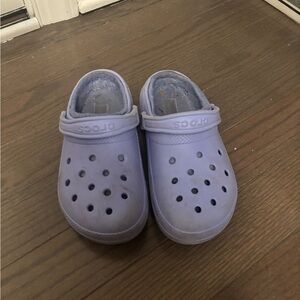 periwinkle croc fuzzy clogs